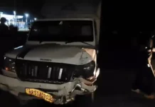 पिकअप ड्राइवर ने दुकान में घुसाई ,दुकान को भारी नुकसान