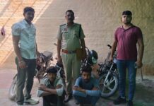 दो आरोपियों सहित चोरी की चार मोटरसाइकिलें बरामद