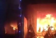 हिसार में दिवाली पर ई-स्कूटी शोरूम में लगी भयंकर आग, करोड़ों का नुकसान