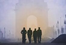 त्योहारों से पहले दिल्ली में बढ़ा प्रदूषण संकट — सांस लेना हुआ मुश्किल, हवा की गुणवत्ता खतरनाक स्तर पर