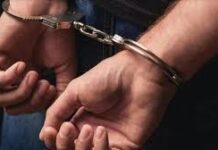 मुरैना में थानेदार की गुंडागर्दी! किसानों से बोले – बदतमीजी की तो नीले-पीले होकर जाओगे