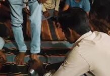 मीम शेयर करने पर युवक से पैर धुलवाए, वही पानी पिलाया… मध्य प्रदेश के दमोह की घटना पर मचा बवाल