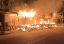 खोखों में आग 🔥—दिवाली पर बिक्री के लिए रखा सामान जला