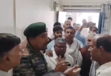 नारनौल के सरकारी स्कूल में NCC बंद करने पर हंगामा: प्रिंसिपल के खिलाफ नारेबाजी, लोग धरने पर बैठे सरकारी स्कूल में NCC बंद