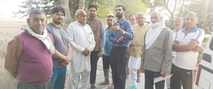 एसडीएम पुलकित मल्होत्रा ने गांव गांगोली में सिंचाई नाले का निरीक्षण कर अधिकारियों को दिशा-निर्देश दिए।