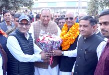 मार्किट कमेटी के चेयरमैन व वाइस चेयरमैन को दिलाई शपथ Safidon oath ceremony - विधायक रामकुमार गौतम का अभिनंदन करते हुए नवनियुक्त चेयरमैन व अन्य।