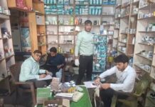 मेडिकल शॉप पर इलाज करवाते मरीज मिले Bhiwani raid