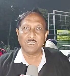 जानकारी देते हुए पक्का आढ़ती संघ के प्रधान सुभाष जैन।