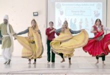 राजकीय महाविद्यालय में मनाया हरियाणा उत्सव प्रस्तुति देते हुए विद्यार्थी