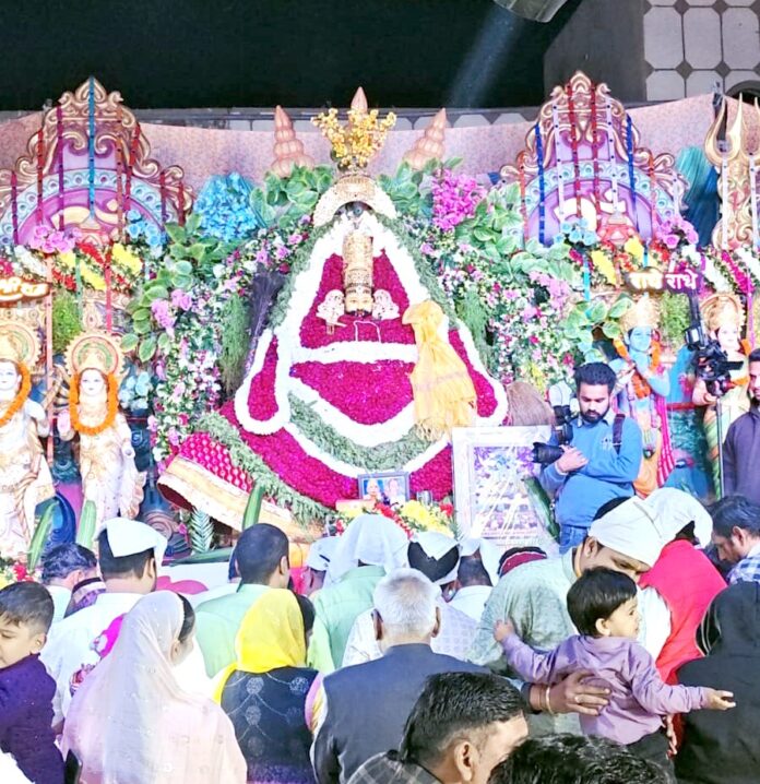 बाबा श्याम का सजा पावन दरबार