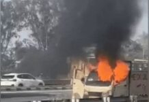 ऑक्सीजन सिलेंडर से भरी गाड़ी में आग, ड्राइवर-हेल्पर ने समय रहते बचाई जान Gharaunda oxygen cylinder fire