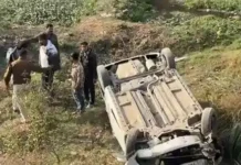 शादी की खुशियां मातम में बदलीं, ड्रेन में गिरी कार, चार युवक जख्मी खुशियां मातम में बदलीं