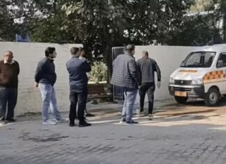 दर्दनाक दुर्घटना: स्कूल बस की टक्कर से युवक की जान गई school bus hit bike