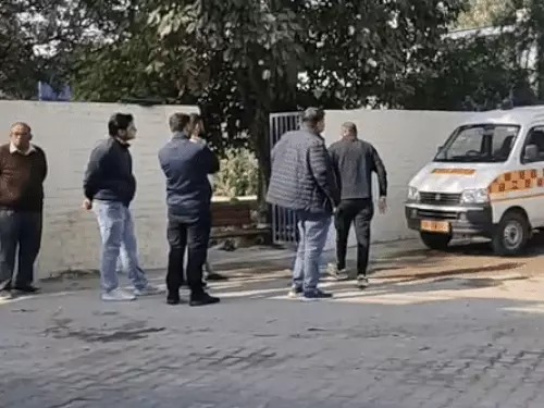 दर्दनाक दुर्घटना: स्कूल बस की टक्कर से युवक की जान गई school bus hit bike