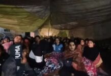 नर्सिंग छात्राओं का ठंड में धरना, प्रबंधन की गिरफ्तारी की मांग nursing college protest
