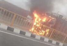 चलते वाहन में आग लगने से हड़कंप, ड्राइवर ने समय रहते बचाई जान moving truck blaze