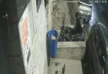 बाइक चोरी की वारदात, एक मिनट में उड़ाकर ले गया चोर bike theft