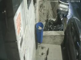 बाइक चोरी की वारदात, एक मिनट में उड़ाकर ले गया चोर bike theft