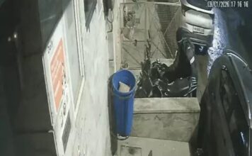 बाइक चोरी की वारदात, एक मिनट में उड़ाकर ले गया चोर bike theft