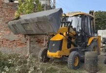 अतिक्रमण पर सख्त कार्रवाई, अवैध निर्माणों पर चला बुलडोजर HUDA action