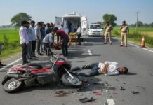 एम्बुलेंस ने स्कूटी सवार को मारी टक्कर, युवक गंभीर Ambulance Hits Scooter