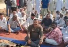 माइनर की मोरी बंद करने पर भड़के ग्रामीण, गांव में धरना शुरू Hisar protest