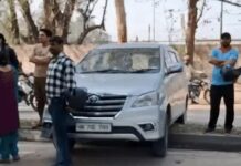 साइड को लेकर दो कारों में टक्कर, इनोवा डिवाइडर पर चढ़ी Chandigarh car accident