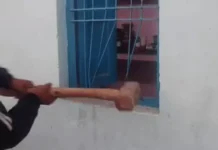 रेवाड़ी में कंपनी कर्मी ने फंदा लगाकर की आत्महत्या: खिड़की तोड़कर पुलिस ने निकाला शव, कमरे में बज रहे थे गाने