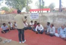 गुरुग्राम में सीवर ओवरफ्लो से लोग परेशान, पार्षद धरने पर; स्थायी समाधान की मांग