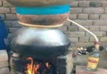 चलती भट्ठी पर छापा, 300 लीटर लाहन व 23 बोतल अवैध शराब बरामद #PoliceAction