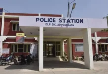 गुरुग्राम में सड़क किनारे मिला नवजात, मां गिरफ्तार: लोकलाज के डर से फेंका था बच्चा, डॉक्टरों ने बचाई जान