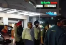 फरीदाबाद के फोर्टिस अस्पताल में देर रात हंगामा: बच्चा चोरी के आरोप पर सड़क जाम, 4 गिरफ्तार