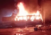 बस अड्डे पर खड़ी बसों में भड़की आग, एक पूरी तरह खाक Karnal bus fire