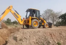 अवैध कॉलोनियों पर चला प्रशासन का बुलडोजर, सड़कों को तोड़कर दी सख्त चेतावनी Gharaunda Illegal Colony