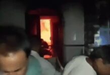 तंग गली बनी बाधा, तीसरी मंजिल पर लगी आग बुझाने में आई मुश्किल Faridabad Fire