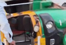 तेज रफ्तार कार से टक्कर, ऑटो दो बार पलटा car collision