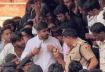 यूनिवर्सिटी में छात्रों का हंगामा, जुर्माने को लेकर भड़का विरोध KR Mangalam University