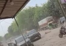 बीच सड़क भिड़ीं गाड़ियां, दोस्तों की लड़ाई ने मचाया हंगामा Scorpio crash India