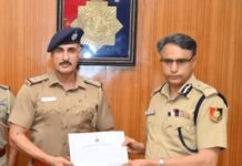 इंटरस्टेट हथियार तस्करी गिरोह पर कार्रवाई, दो इंस्पेक्टरों को सम्मान Chandigarh police