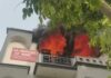 कपड़ा इकाई में भीषण आग, ऊपर से नीचे तक फैली लपटें textile factory blaze