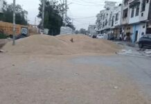 मंडियों में फसल का ढेर, उठान धीमा; मौसम ने बढ़ाई चिंता Bhiwani wheat lifting
