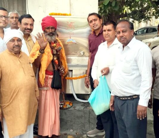 हाट रोड रेलवे फाटक पर लगवाया वाटर कूलर water cooler installation