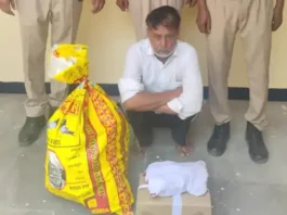 मेडिकल स्टोर पर पुलिस की बड़ी कार्रवाई, नशीली दवाओं के साथ युवक गिरफ्तार Cough Syrup Seized