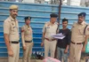 गुरुग्राम स्टेशन पर अवैध शराब सप्लाई का भंडाफोड़, बिहार निवासी युवक पुलिस गिरफ्त में Gurugram Railway Station