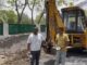 डीसी आवास के बाहर हंगामा: पार्क पर कब्जे के आरोप में JCB लेकर पहुंचे लोग DC Residence Protest