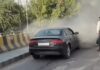 सड़क पर दौड़ती लग्जरी कार बनी आग का गोला, चालक ने कूदकर बचाई जान Luxury Car Blaze