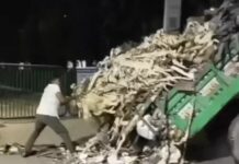 नगर निगम दफ्तर के बाहर कूड़े का ढेर लगाकर कर्मचारियों का प्रदर्शन, आंदोलन तेज करने की चेतावनी Faridabad Protest