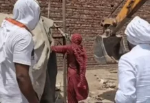 अतिक्रमण हटाने की कार्रवाई से हंगामा, झुग्गियां टूटने पर लोगों का विरोध slum demolition