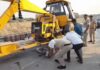 हाइड्रा की चपेट में आई बाइक, युवक की दर्दनाक मौत Hydra Vehicle Accident