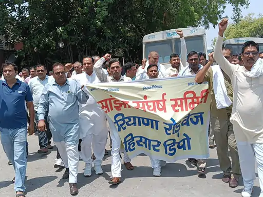 रोडवेज कर्मचारियों ने सरकार को दी बड़ी चेतावनी, मांगें नहीं मानीं तो ठप हो सकती हैं बस सेवाएं Roadways Strike